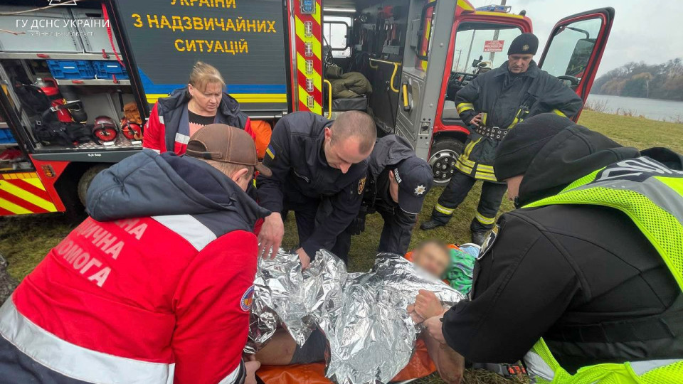 У Вінниці врятували чоловіка, який кинувся у крижану воду заради чотирилапого друга