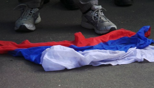 Два пограничника ликвидировали российский флаг с украинской земли: видео