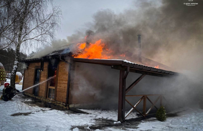 На Киевщине произошел пожар на страусиной ферме