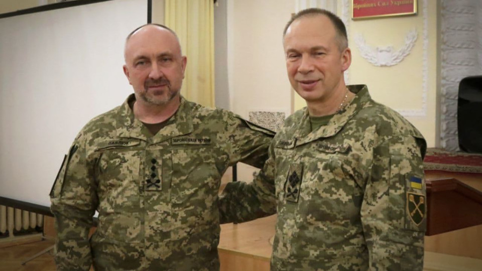 Главнокомандующий ВСУ Сырский представил личному составу нового командующего Сухопутными войсками