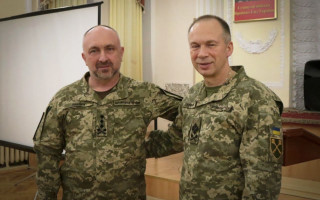 Головнокомандувач ЗСУ Сирський представив особовому складу нового командувача Сухопутних військ