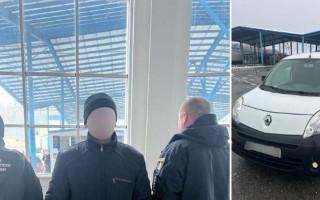 На Львівщині чоловік за хабар хотів ввезти в Україну авто, яке мало проблеми з документами