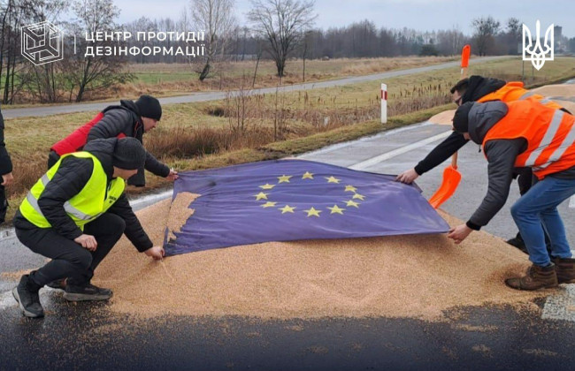 Спроба дестабілізації відносин на руку рф: хто стоїть за акцією висипання зерна на кордоні України з Польщею