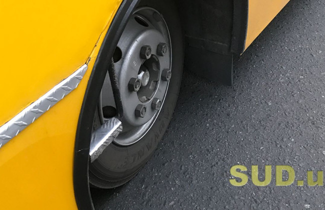 Протянул несколько метров и сломал ногу: в Киеве будут судить водителя троллейбуса