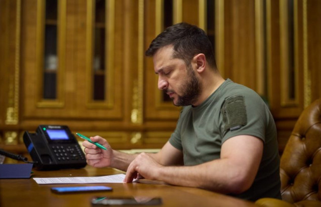 Зеленский подписал законы о продлении мобилизации и военного положения