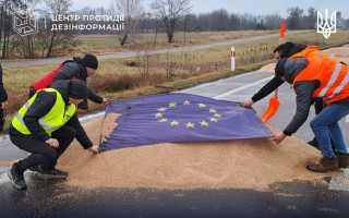 Попытка дестабилизации отношений на руку рф: кто стоит за акцией высыпания зерна на границе Украины с Польшей