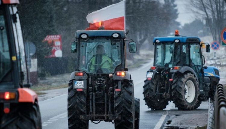 Польські фермери анонсували повну блокаду усіх пунктів пропуску з Україною