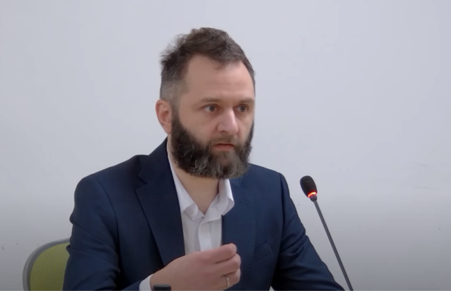 Комиссия по отбору главы НАПК поинтересовалась у кандидата Павла Кулика, почему он декларировал родителей и сестер как членов семьи, но не указывал их доход