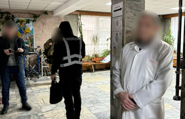 За $5000 обещал «нужное» решение ВВК для уклониста: на Львовщине разоблачили врача-хирурга