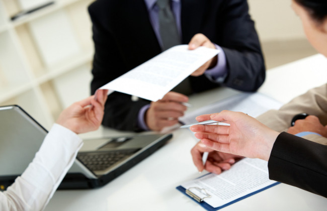 Можно ли потребовать от работника взять отпуск за свой счет: разъяснение