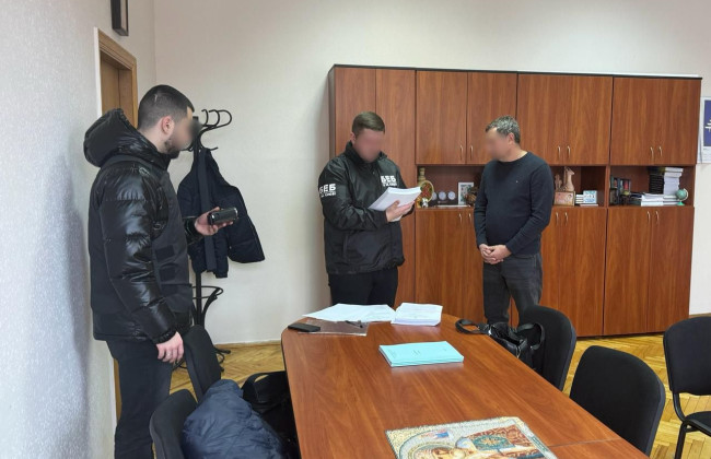 Директор НАПН и подрядчик подозреваются в хищении около 2,4 млн гривен
