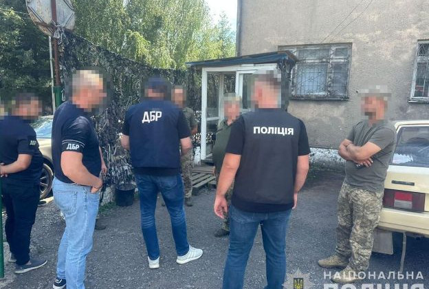 На Закарпатье будут судить чиновника ТЦК, который использовал военнослужащих для строительства дома