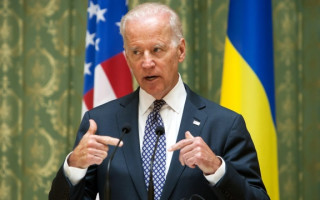 Байден може відправити мільйон артилерійських снарядів до України: як це зробити законно