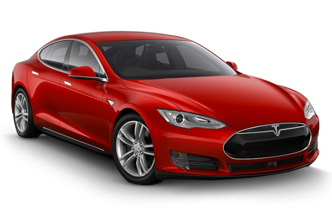 Наркозависимый вызвал полицию и демонстративно разбил автомобиль Tesla: что решил суд