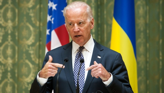 Байден может отправить миллион артиллерийских снарядов в Украину: как это сделать законно