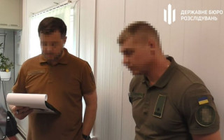 На Київщині військовий посадовець вимагав гроші з підлеглих за розгляд соціально-побутових питань