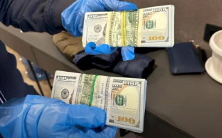 Харківську податківицю, яку викрили на отриманні $55 тисяч, взяли під варту