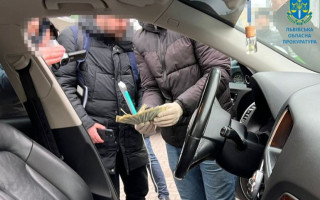 Вимагав щомісячну «данину» за непроведення перевірок: викрили посадовця Держпродспоживслужби