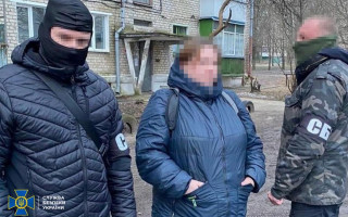 СБУ затримала колаборантку, яка очолювала «роспошту» в Ізюмі