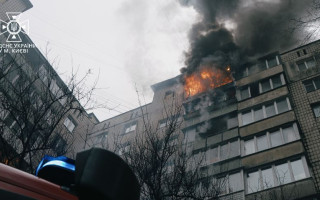 У Києві спалахнула пожежа у багатоповерхівці