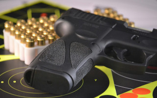 Украинцы через Единый реестр оружия подали более 200 тысяч заявлений на получение документов