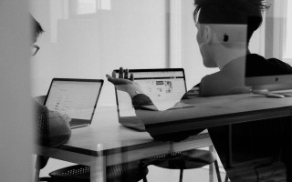 Жители каких стран имеют самый высокий уровень счастья среди сотрудников офисов – опрос