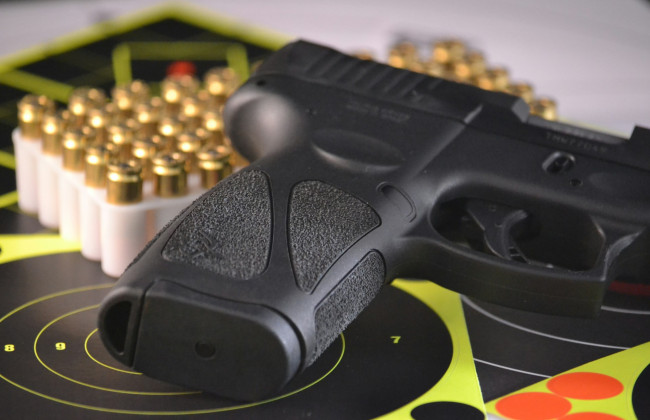 Украинцы через Единый реестр оружия подали более 200 тысяч заявлений на получение документов