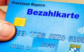 Гамбург запускает платежные карты для беженцев