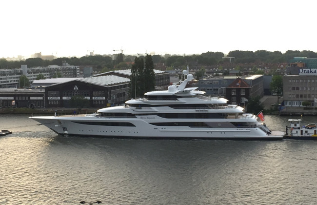 Кабмин дал добро АРМА на продажу яхты Медведчука Royal Romance