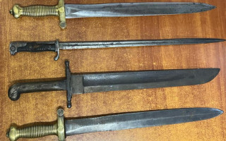 На границе у мужчины обнаружили холодное оружие – его проверят на культурную и историческую ценность