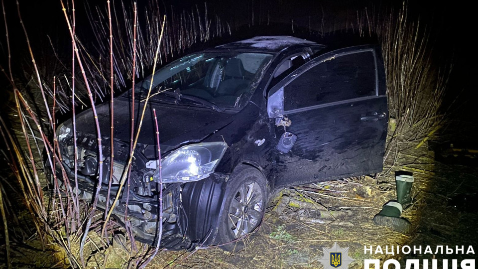 Под Полтавой легковушка вылетела в кювет, погиб водитель