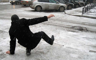 Як вберегтися під час сезону ожеледиці: поради