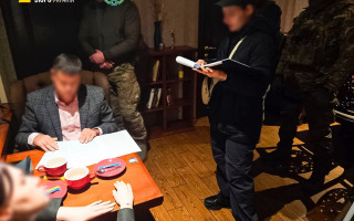 НАБУ і САП викрили на хабарі заступника голови Запорізької облради, його помічника і депутата