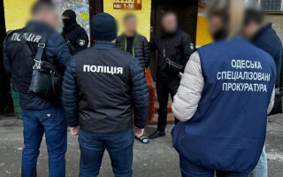 Одессит в сговоре с работником ТЦК помогал мужчинам бежать из Украины