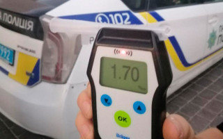 Водія, який кілька разів сів за кермо у стані сп’яніння, позбавили права керування на 5 років, але він не погодився: що вирішив суд