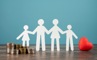 Чи має право на податкову соціальну пільгу батько трьох дітей віком до 18 років, якщо одна з них дружини і не всиновлена