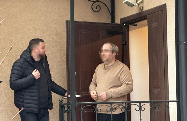 Оправдывал вооруженную агрессию рф: в Киеве блогеру сообщили о подозрении и запретили пользоваться соцсетями