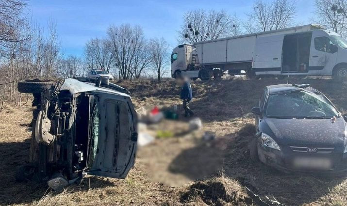 В Киевской области произошло серьезное ДТП с опрокидыванием, фото