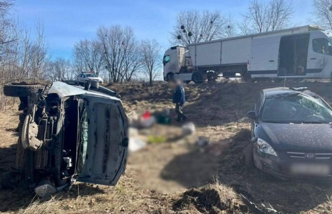 В Киевской области произошло серьезное ДТП с опрокидыванием, фото