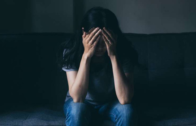 Унижали и забирали деньги: в Житомире опекунов подозревают в доведении внучки до самоубийства