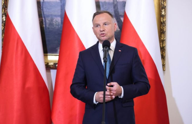 Анджей Дуда сожалеет, что польские фермеры высыпают украинское зерно, но защищает их право на протесты