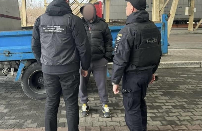 Таможенники отказались от взятки от гражданина Молдовы и познакомили его с украинскими правоохранителями