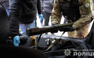 Жителя Житомирщини викрили на збуті автоматів, патронів та гранат у Одесі: фото