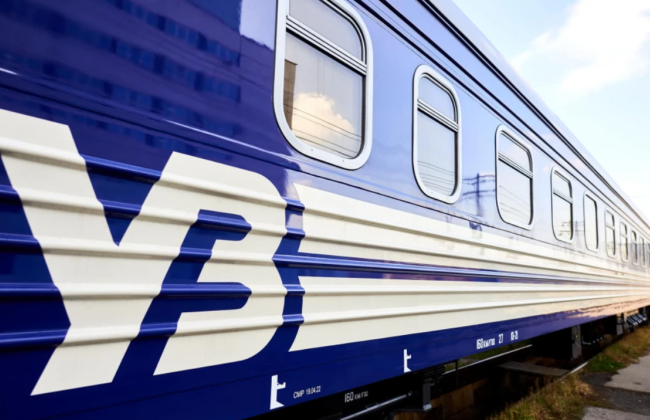 Пасажири не встигли на потяг через протести поляків на кордоні: в УЗ запропонували вихід із ситуації