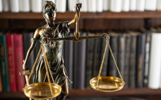 Суд захистив право відповідачки на спадкування, яку звинувачували в ухиленні від надання допомоги спадкодавцеві
