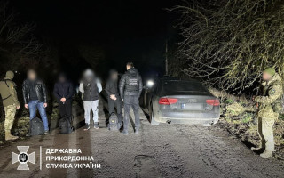 На Закарпатті порушники сподівалися дійти до Угорщини, а переправник – на успішне переховування