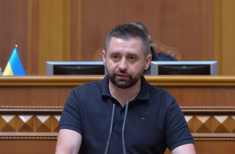 «Занадто мало безпечних місць»: Арахамія розповів, чому не пускають журналістів на засідання Ради
