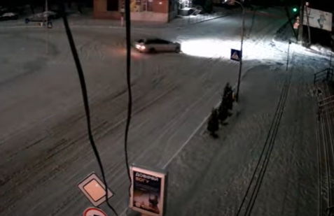 Дрифтовал перед портретами погибших воинов: суд оставил машину, принадлежащую матери водителя, под арестом