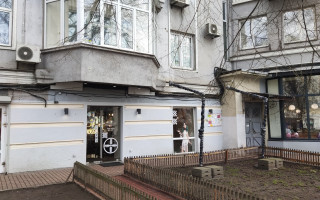 «Будинок-літак» на Арсенальній очистили від незаконної реклами