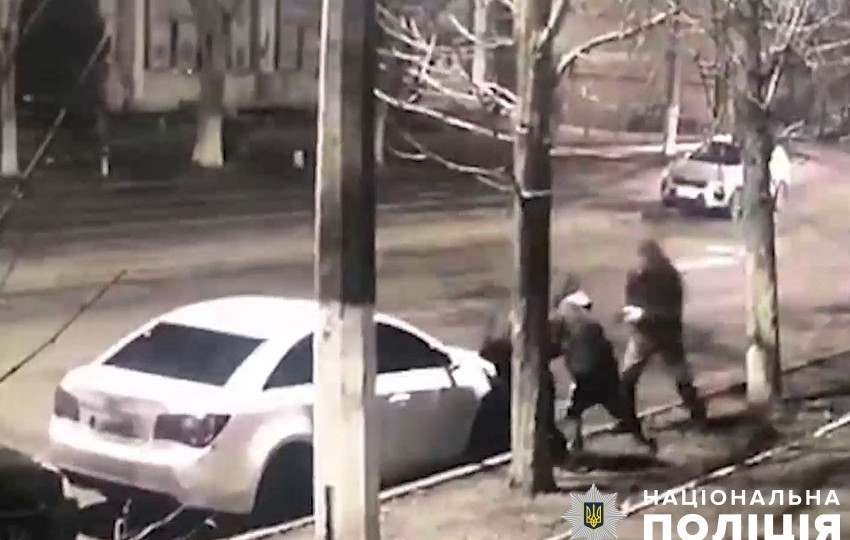 В Киеве ударили кирпичом по голове и ограбили военного